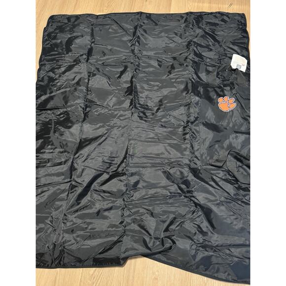 Clemson Tigers Outdoor Nylon & Fleece Throw Blanket 48” x 60" Picnic Northwest - Picture 7 of 7